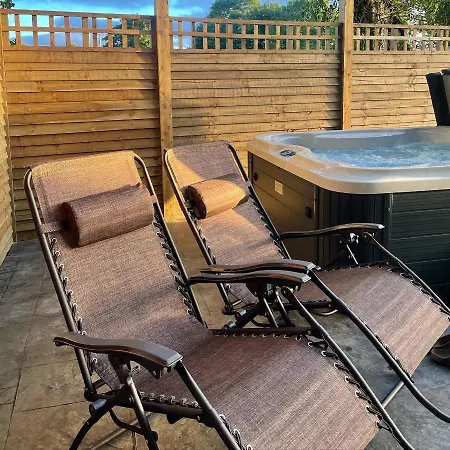 胶囊旅馆 Paddock Pod - Sleeps 4 & Roofed Over Private Hot Tub & New Sauna Burnfoot