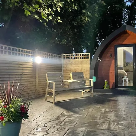 胶囊旅馆 Paddock Pod - Sleeps 4 & Roofed Over Private Hot Tub & New Sauna