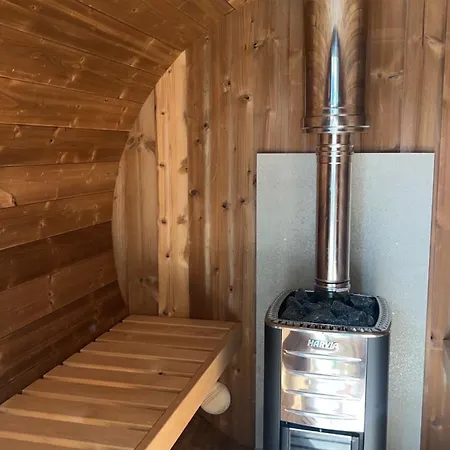 Paddock Pod - Sleeps 4 & Roofed Over Private Hot Tub & New Sauna Kapszulahotel Burnfoot