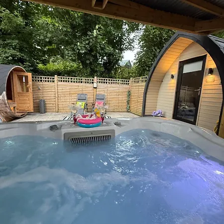 胶囊旅馆 Paddock Pod - Sleeps 4 & Roofed Over Private Hot Tub & New Sauna Burnfoot
