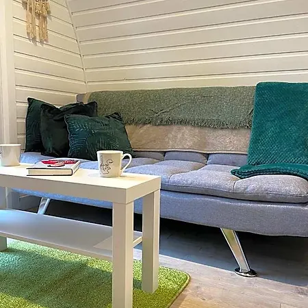 Kapslový hotel Paddock Pod - Sleeps 4 & Roofed Over Private Hot Tub & New Sauna
