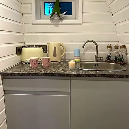 Paddock Pod - Sleeps 4 & Roofed Over Private Hot Tub & New Sauna * Burnfoot