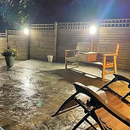 Kapslový hotel Paddock Pod - Sleeps 4 & Roofed Over Private Hot Tub & New Sauna Burnfoot