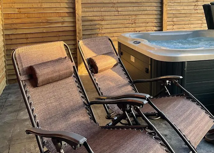 Hotel cápsula Paddock Pod - Sleeps 4 & Roofed Over Private Hot Tub & New Sauna Burnfoot