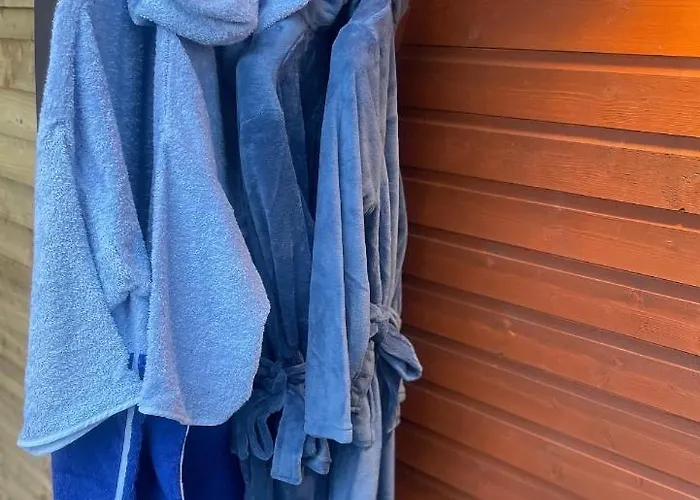 Paddock Pod - Sleeps 4 & Roofed Over Private Hot Tub & New Sauna Hotel cápsula *