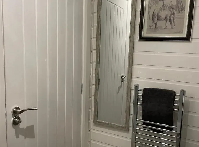 Hotel cápsula Paddock Pod - Sleeps 4 & Roofed Over Private Hot Tub & New Sauna Burnfoot