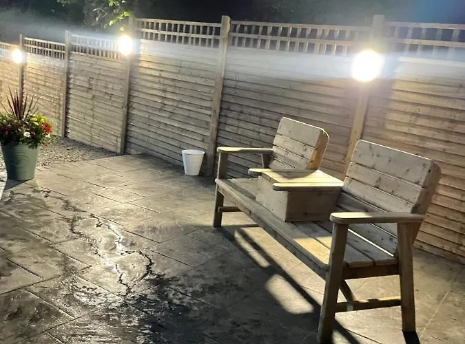 Hotel cápsula Paddock Pod - Sleeps 4 & Roofed Over Private Hot Tub & New Sauna