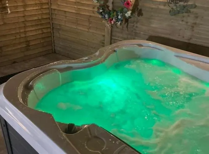 Hotel cápsula Paddock Pod - Sleeps 4 & Roofed Over Private Hot Tub & New Sauna Burnfoot